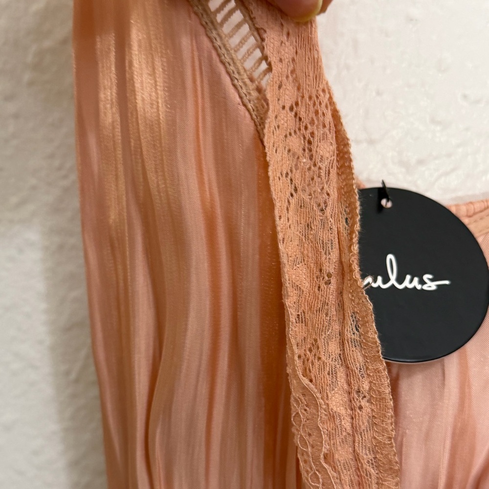 Lulus Rose Gold Metallic Plisse Romper - v Neck Lace Trim Lingerie Sz Medium NWT - Picture 5 of 7